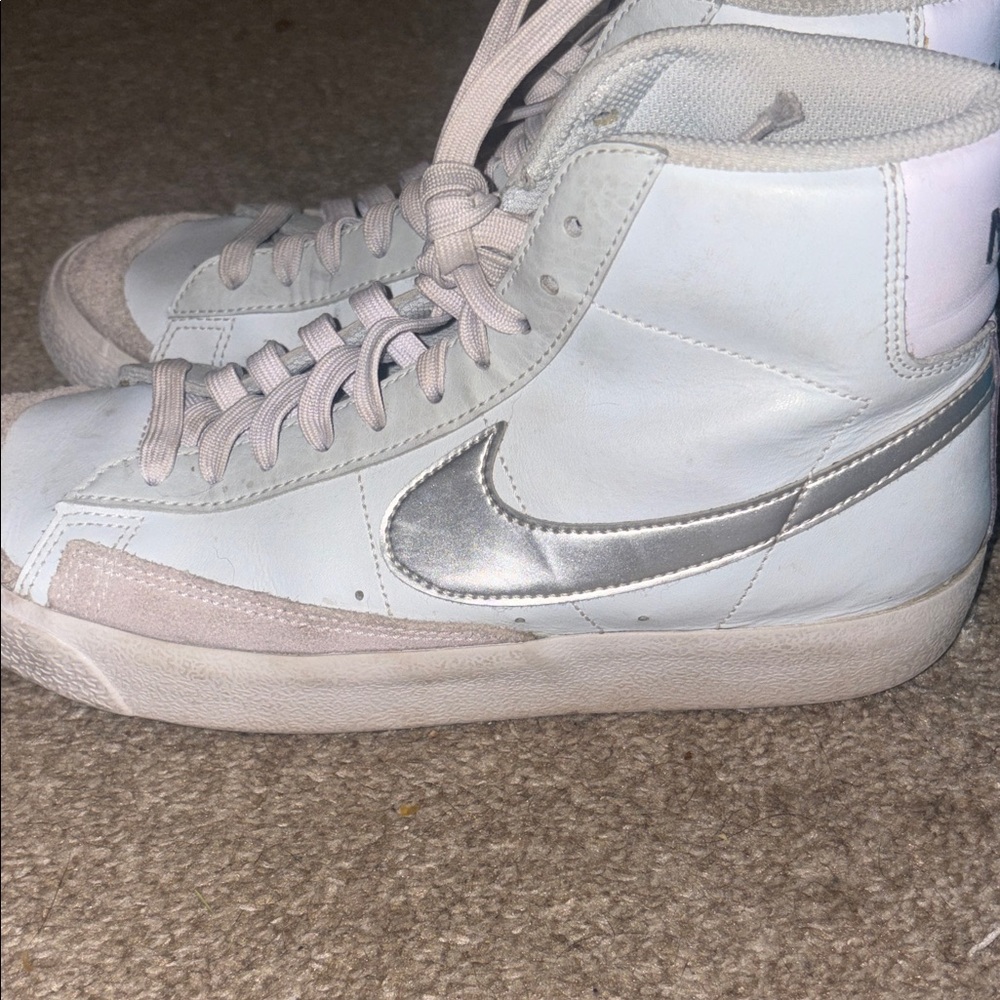 Nike Women’s White High-Top blazer’s with Silver Swoosh